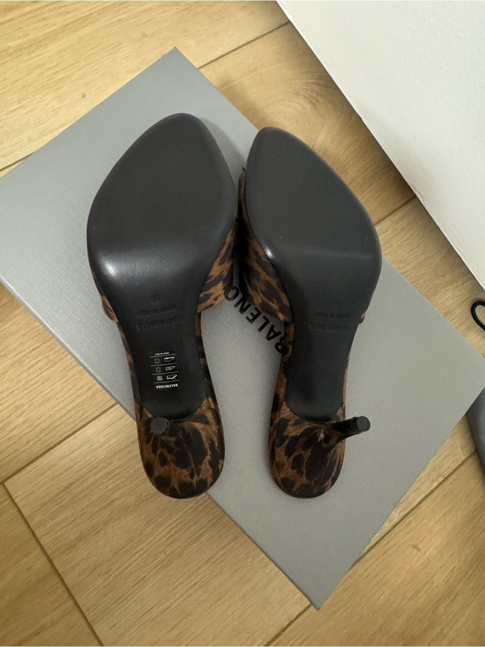 New balenciaga mules in leopard print - Picture 5 of 7